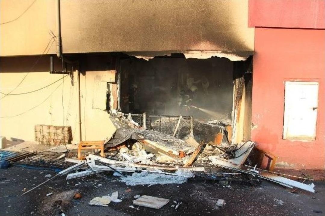 Kendisini Patlatmaya &Ccedil;alışırken Yaralandı, Hastanede Hayatını Kaybetti