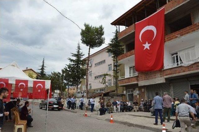 Vali Cevdet Can Şehit Ailesine Taziyede Bulundu