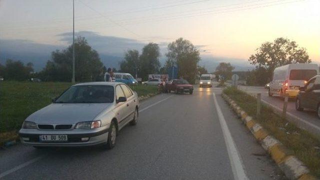 Batakköy Kavşağında Kaza: 2 Yaralı