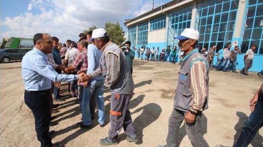 Başkan &Ouml;zaltun, Belediye &Ccedil;alışanlarıyla Bayramlaştı