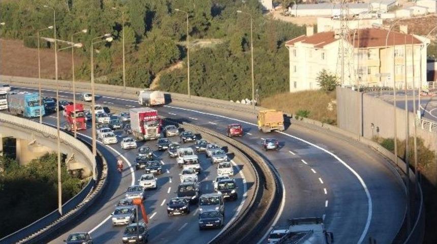 Tem Otoyolu&rsquo;nda D&ouml;n&uuml;ş &Ccedil;ilesi Devam Ediyor