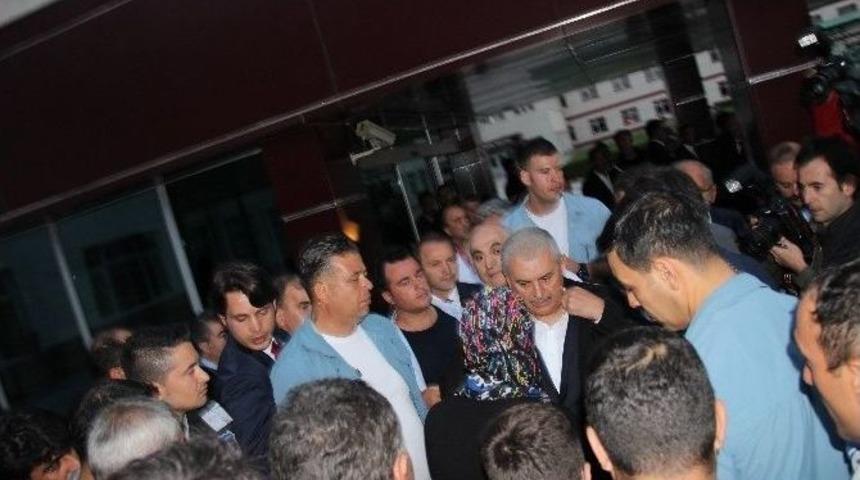 Başbakan Yıldırım &Ccedil;atışmada Yaralanan &Uuml;steğmeni Ziyaret Etti