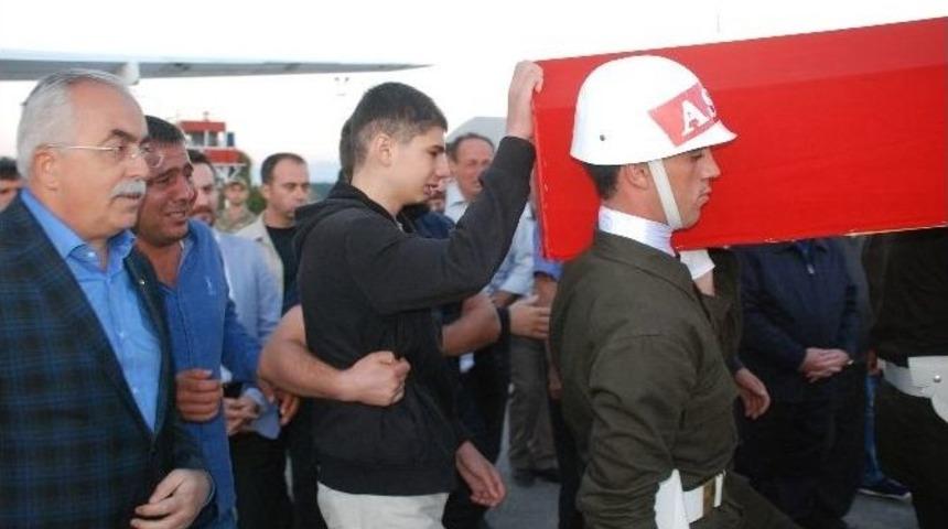 Şehit Uzman &Ccedil;avuş Akatay&rsquo;ın Cenazesi Tokat&rsquo;a Getirildi