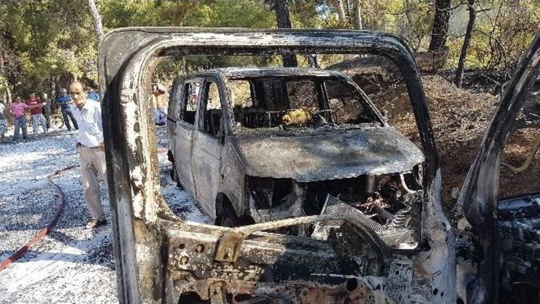 Manavgat&rsquo;ta Ormanlık Alandaki Yangın İki Aracı K&uuml;l Etti