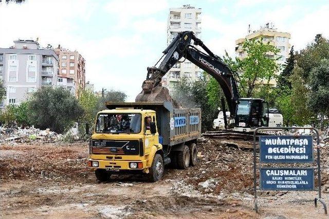 Muratpaşa’da Eski Gecekondu Alanı Parka Dönüyor