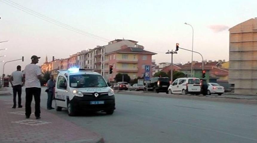 S&uuml;r&uuml;c&uuml;lerden Para İsteyen Suriyeli &Ccedil;ocuğa Otomobil &Ccedil;arptı