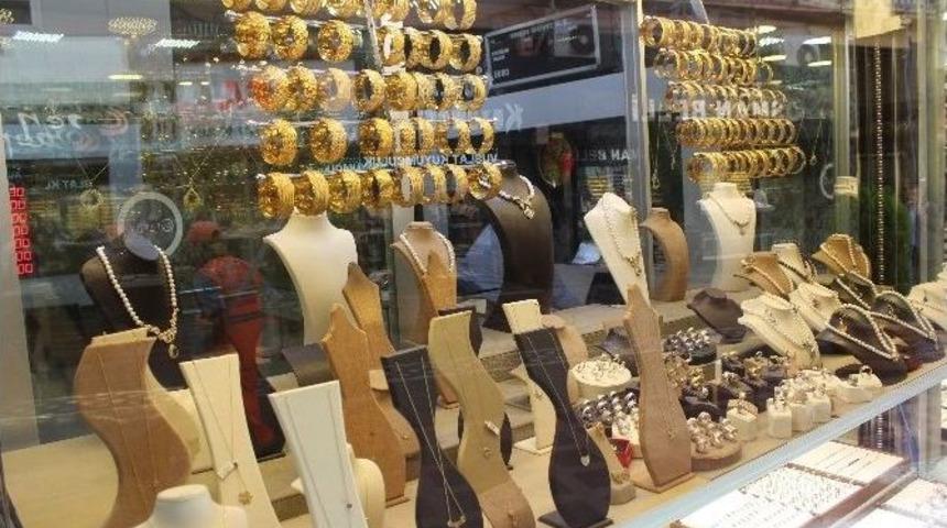 Altındaki D&uuml;ş&uuml;ş Piyasayı Rahatlattı