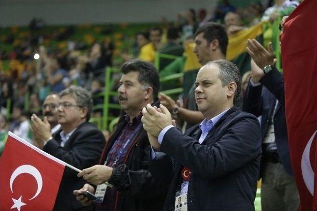 Bakan Çağatay Kılıç, Goalball Kadın Milli Takımı’nı Kutladı