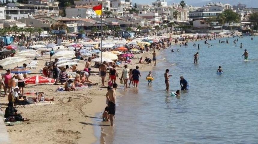 Didim’de Tatilciler Eylül’de Denizin Tadını Çıkarıyor