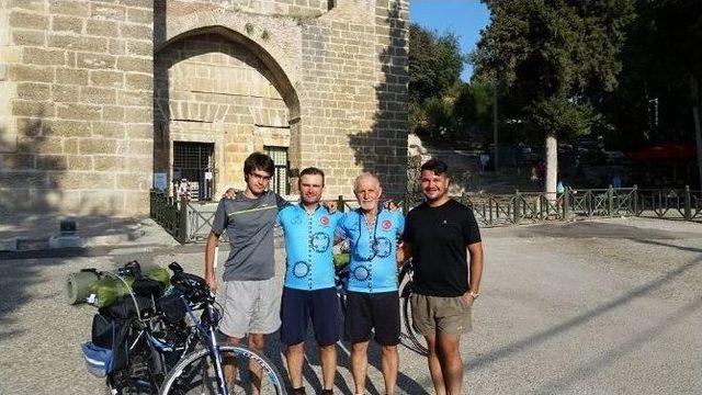 Bisiklet Tutkunları Antalya’ya Kadar Pedal Çevirdi