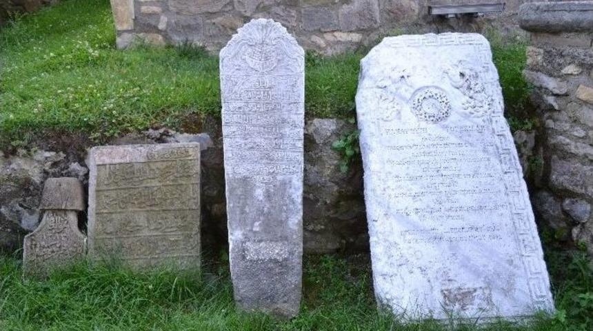 Osmanlı&rsquo;nın Son Mezar Taşları