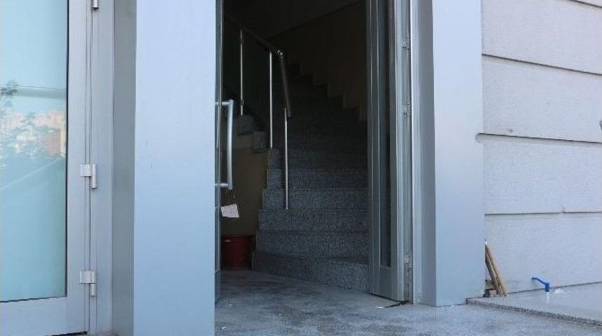 Fet&ouml;&rsquo;den Kapatılan Dershanenin M&uuml;hr&uuml;n&uuml; Kırıp, Binayı Soydular