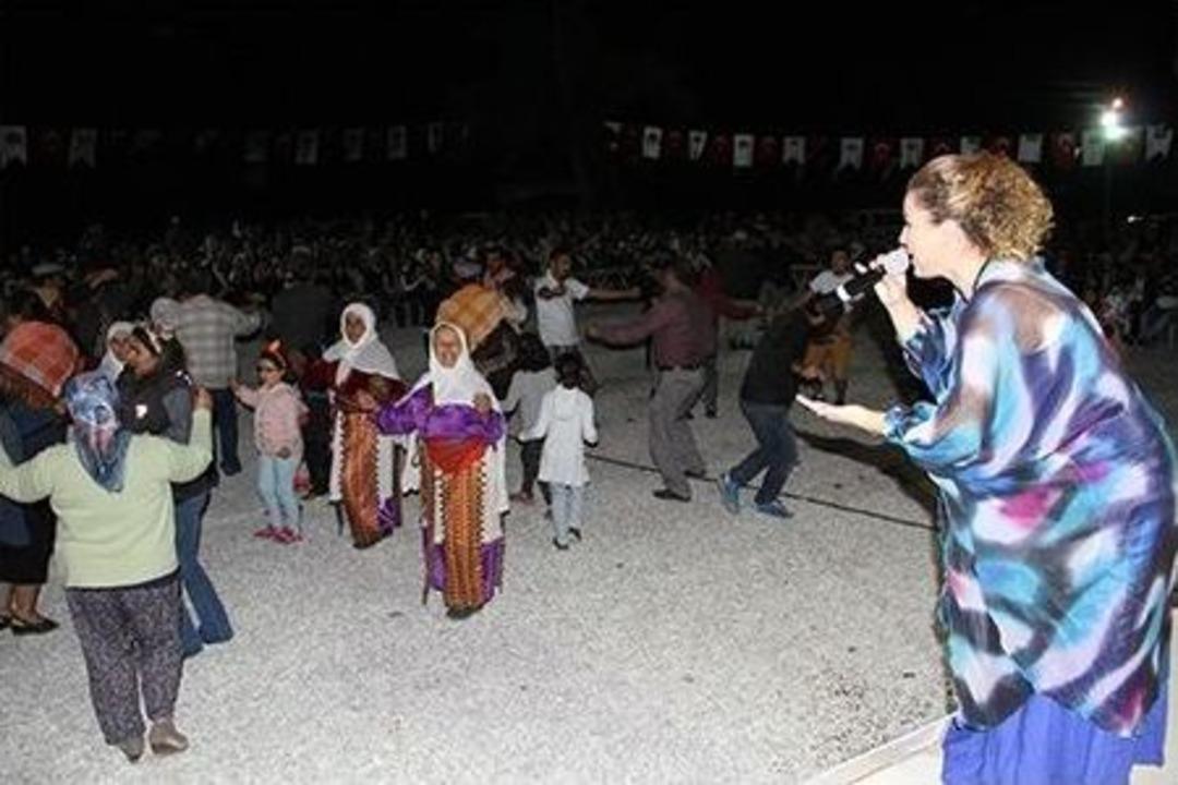 Desti Şenliği Eğlenceli Ge&ccedil;ti