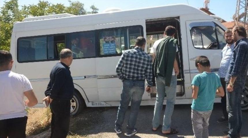 &Ccedil;alınan Minib&uuml;s Terk Edilmiş Halde Bulundu