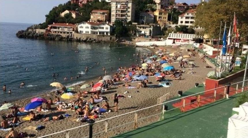 G&uuml;zel Havayı Fırsat Bilen Vatandaşlar Sahilleri Tercih Etti