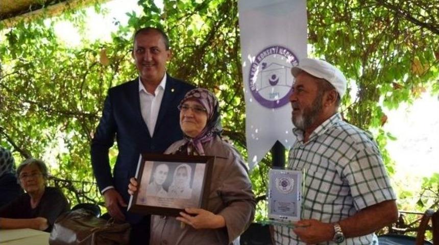 Yarım Asır Bir Yastığa Baş Koyanlara &Ouml;d&uuml;l