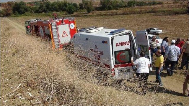 Devrilen Traktörün Altından 4 Saat Sonra Kurtarıldı