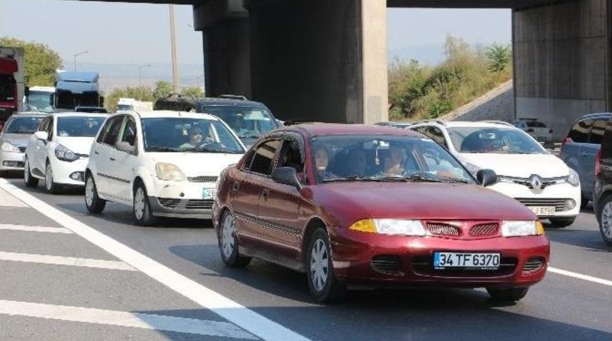 Tem Otoyolu&rsquo;nda D&ouml;n&uuml;ş &Ccedil;ilesi Devam Ediyor