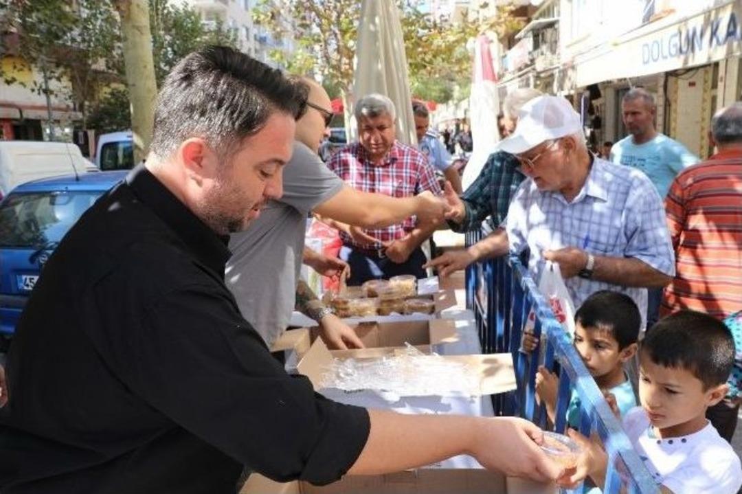 Cemal Erg&uuml;n İ&ccedil;in Helva Dağıtıldı