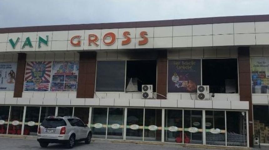 Avm&rsquo;deki Yangında 9 Milyon Tl&rsquo;lik Zarar Meydana Geldi