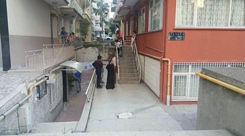 Y&uuml;ksekten D&uuml;şen &Ccedil;ocuk Hastaneye Kaldırıldı