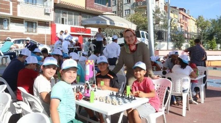 Sultangazi&rsquo;de Satran&ccedil; Sokağa Taşındı