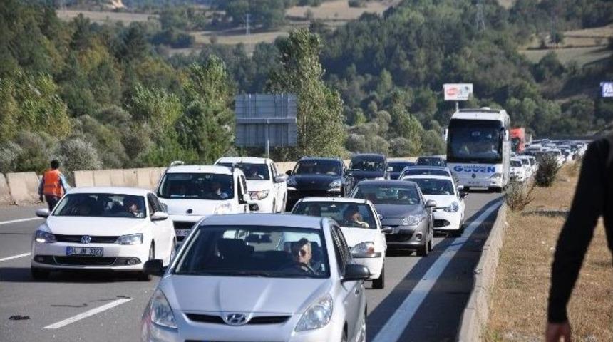 Bayram D&ouml;n&uuml;ş&uuml; Bolu Tem Otoyolunda Trafik Yoğunluğu Yaşanıyor
