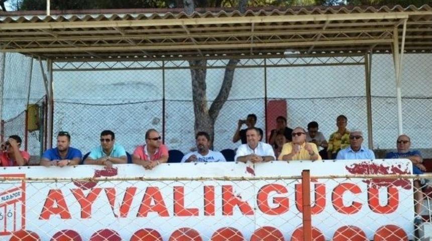 Ayvalık H&uuml;sn&uuml; Uğural Stadyumunda Trib&uuml;nler Yenileniyor