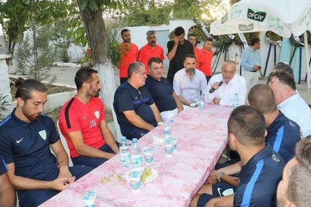 Derince Galibiyetini Başkan Ergün’e Hediye Ettiler