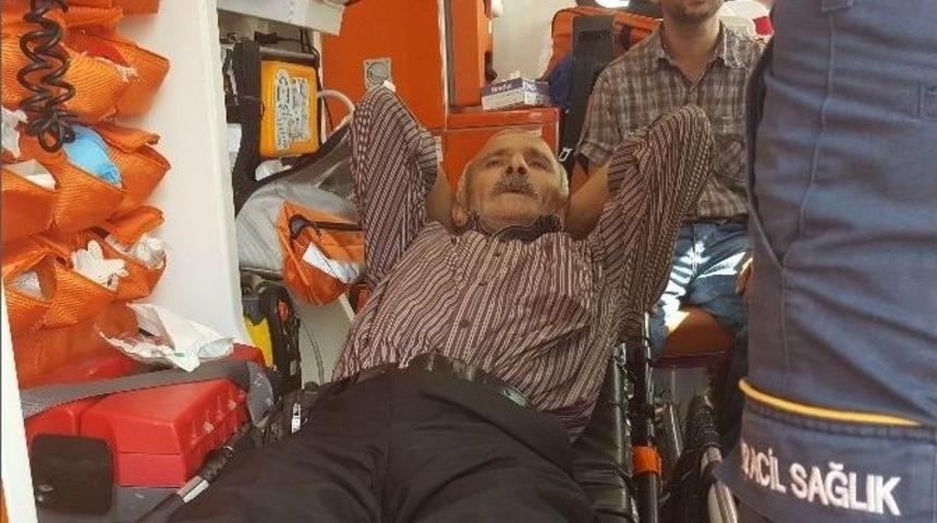 Otomobil Motosiklete &Ccedil;arptı: 2 Yaralı