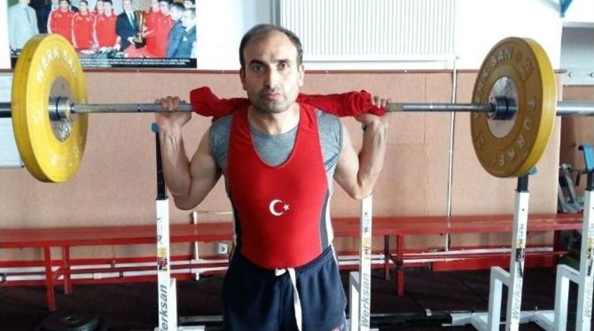 Uşaklı G&uuml;reş&ccedil;inin Hedefi D&uuml;nya Şampiyonluğu