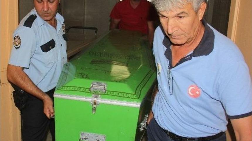 Şelaleye D&uuml;şen &Ccedil;ocuk Boğuldu, Kurtarmak İsteyen Babası Kayboldu