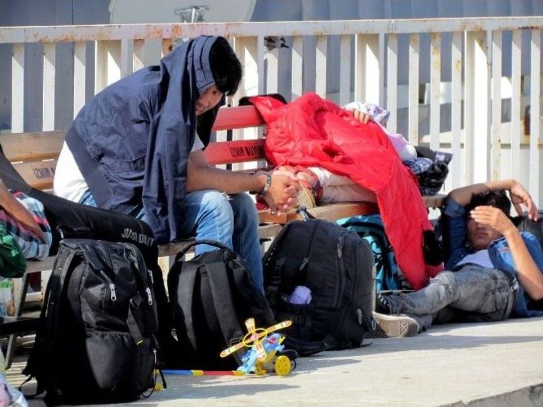 &Ccedil;eşme&rsquo;de 74 Sığınmacı Yakalandı