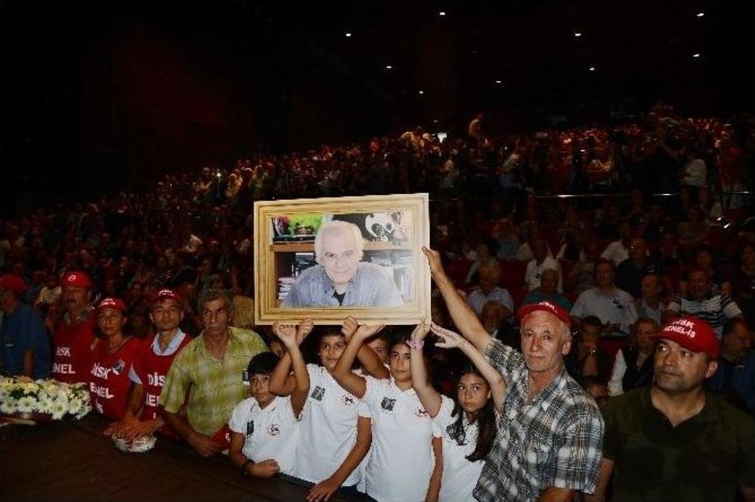 Tarık Akan&rsquo;ı Anma T&ouml;reninde İzdiham