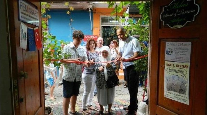 T&uuml;rkiye&rsquo;nin İlk İll&uuml;strasyon &Ccedil;ocuk Sergisi Ayvalık&rsquo;ta A&ccedil;ıldı