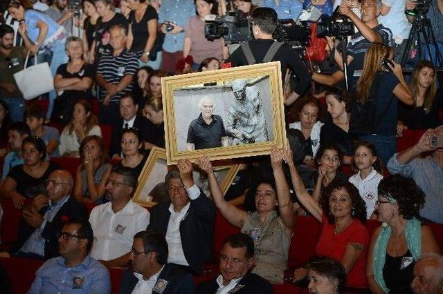 Tarık Akan İçin Muhsin Ertuğrul Sahnesi’nde Tören Düzenlendi