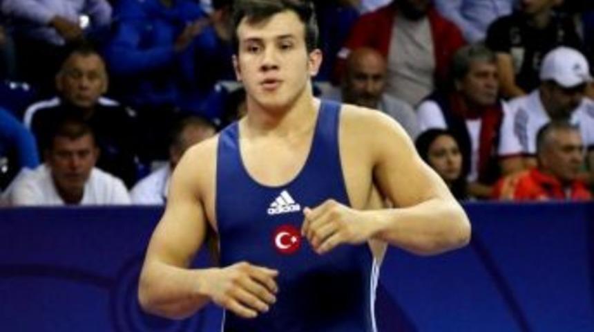 Milli G&uuml;reş&ccedil;i Nail Seyyar D&uuml;nya İkincisi Oldu