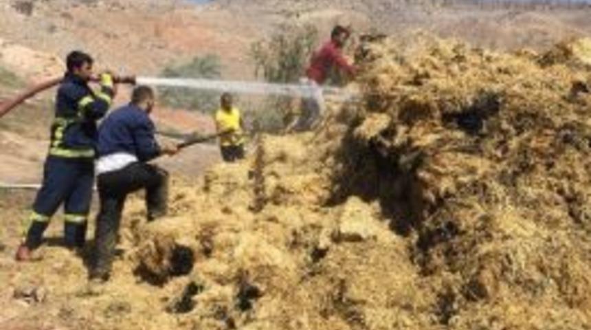 Aksaray&rsquo;da &Ccedil;iftlikteki Saman Balyaları Yandı