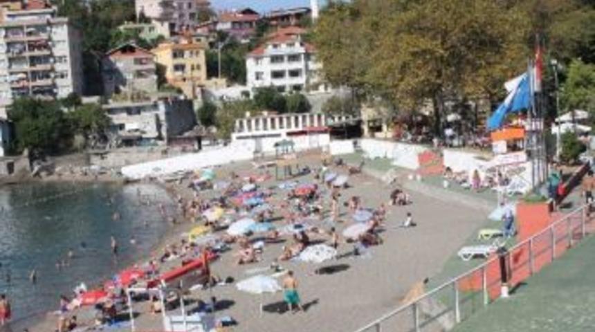 Sıcaktan Bunalan Vatandaşlar Plajlara Akın Etti