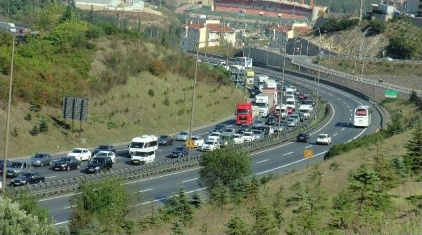 Tem Otoyolu&rsquo;nda D&ouml;n&uuml;ş Yolculuğu S&uuml;r&uuml;yor