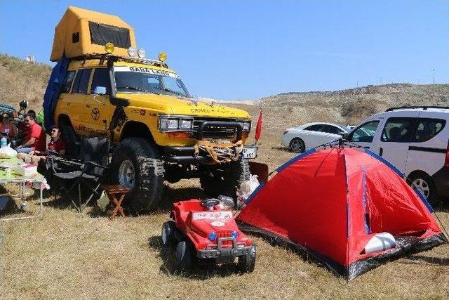 Plastik Arabalarla Off Road Heyecanı