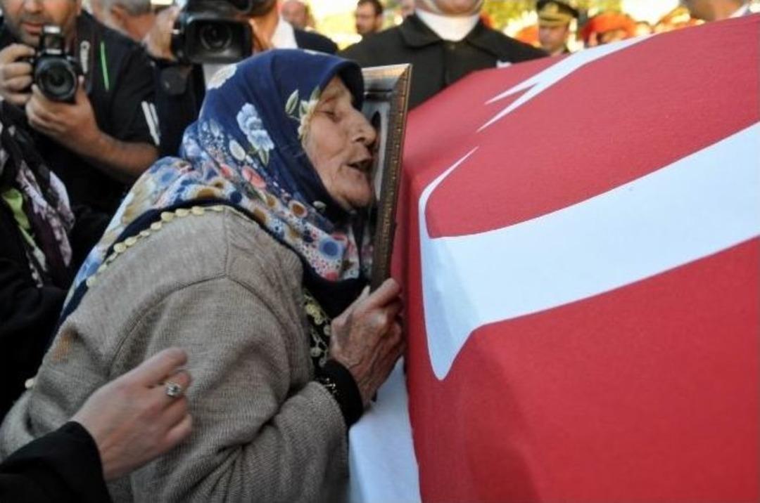 Yaralandıktan 7 Ay Sonra Şehit Olan Uzman &Ccedil;avuş Toprağa Verildi