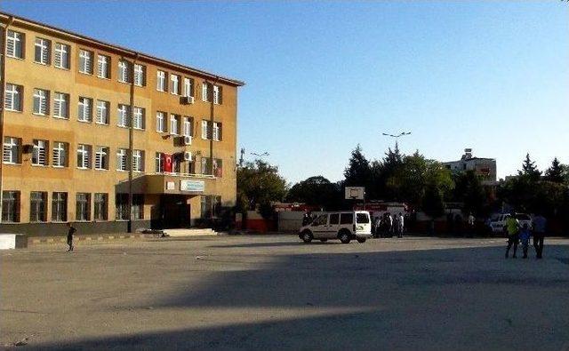 Gaziantep&rsquo;te Okula Molotoflu Saldırı 1