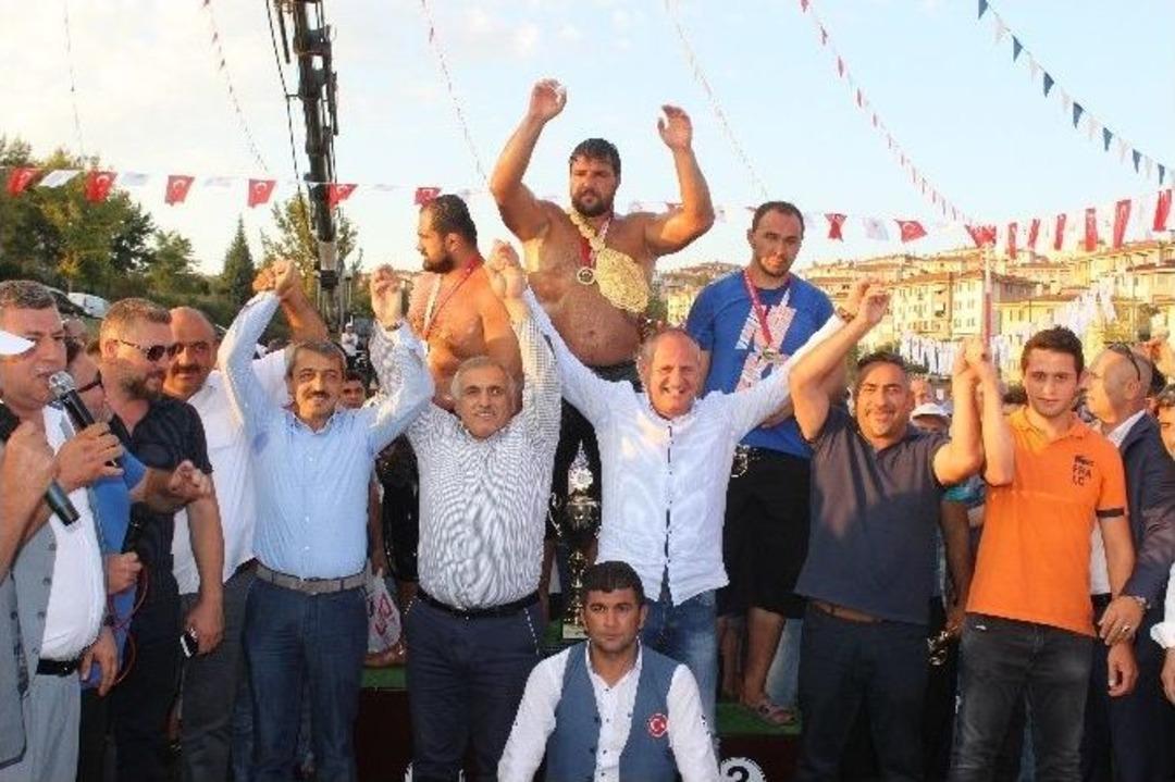 Yıllar Sonra Yağlı G&uuml;reşte Bir İlk Yaşandı