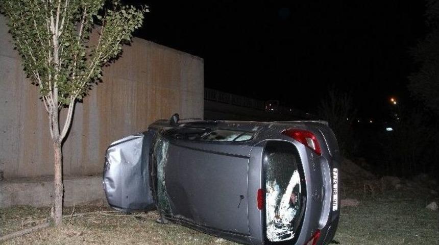 Muradiye&rsquo;de Trafik Kazası; 2 Yaralı