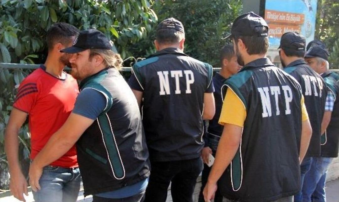 Okul &Ouml;nleri Ve Parklarda Uyuşturucu Denetimi