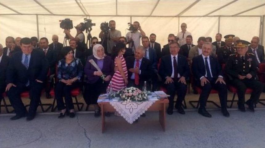 Başbakan Yıldırım, Erzincan&rsquo;da Gaziler G&uuml;n&uuml; Programına Katıldı