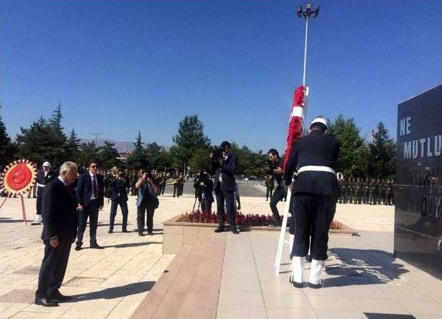 Başbakan Yıldırım, Erzincan’da Gaziler Günü Programına Katıldı