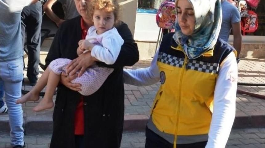 2,5 Yaşındaki &Ccedil;ocuk Yangından Son Anda Kurtarıldı