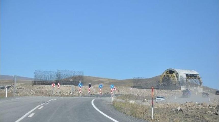 Btk Demiryolu Hattında &Ccedil;alışmalar S&uuml;r&uuml;yor